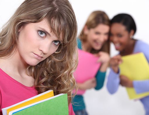 Ingin Hidup Bebas Drama? Jauhi 5 Tipe Teman Seperti Ini