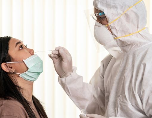 20 Fakta dan 8 Mitos Tentang COVID-19