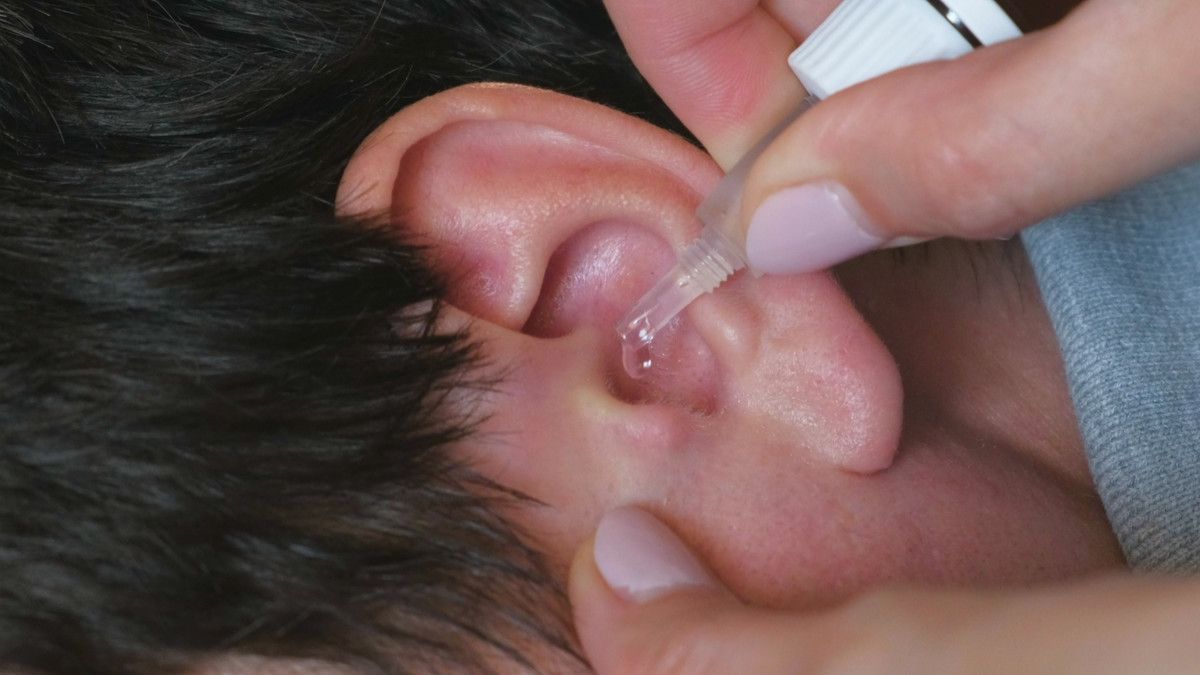 Telinga Berdenging Bisa Diatasi dengan Obat Tetes Telinga?