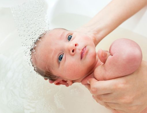 Langkah-Langkah Memandikan Bayi yang Baru Lahir