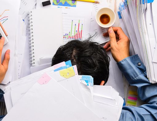 Anda Terlalu Sibuk Kerja? Dampaknya pada Kesehatan Tak Boleh Diremehkan