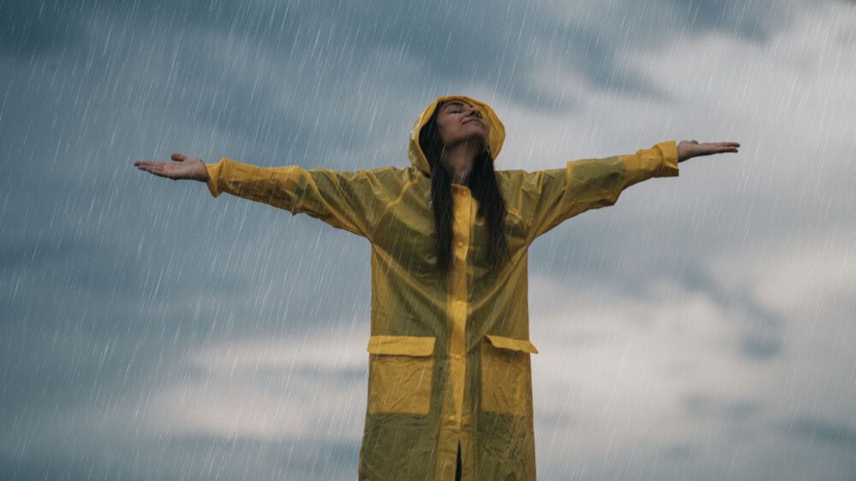 Memanfaatkan Air Hujan untuk Mandi, Adakah Risikonya bagi Kesehatan?