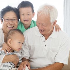 Mengatasi Gap Pendidikan pada Anak yang Sering Dititipkan kepada Nenek dan Kakek