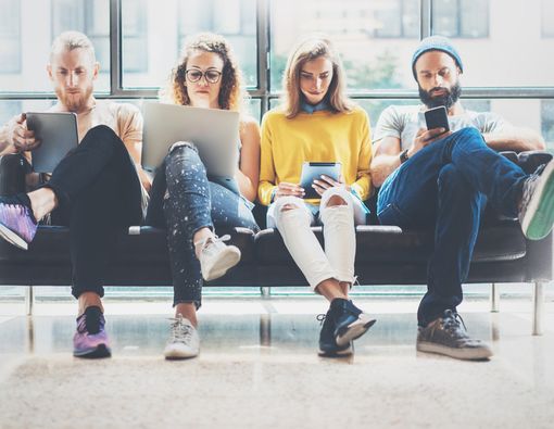 Kenali Gejala Remaja Kecanduan Challenge dari Media Sosial