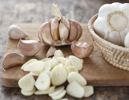 Efek Menempelkan Bawang Putih di Bagian Tubuh yang Sakit