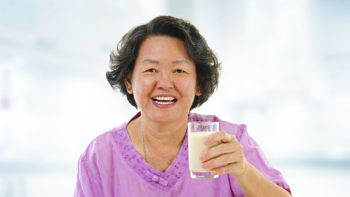 4 Manfaat Susu Kedelai bagi Wanita Menopause