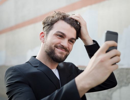 Sering Selfie, Benarkah Gejala Narsis dan Psikopat?