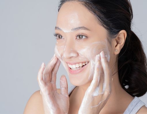 8 Langkah dan Tahapan Mencuci Muka yang Benar