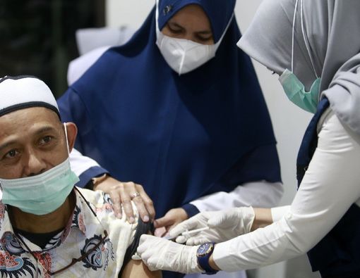 Daftar Makanan Sehat yang Perlu Dikonsumsi Usai Vaksinasi COVID-19