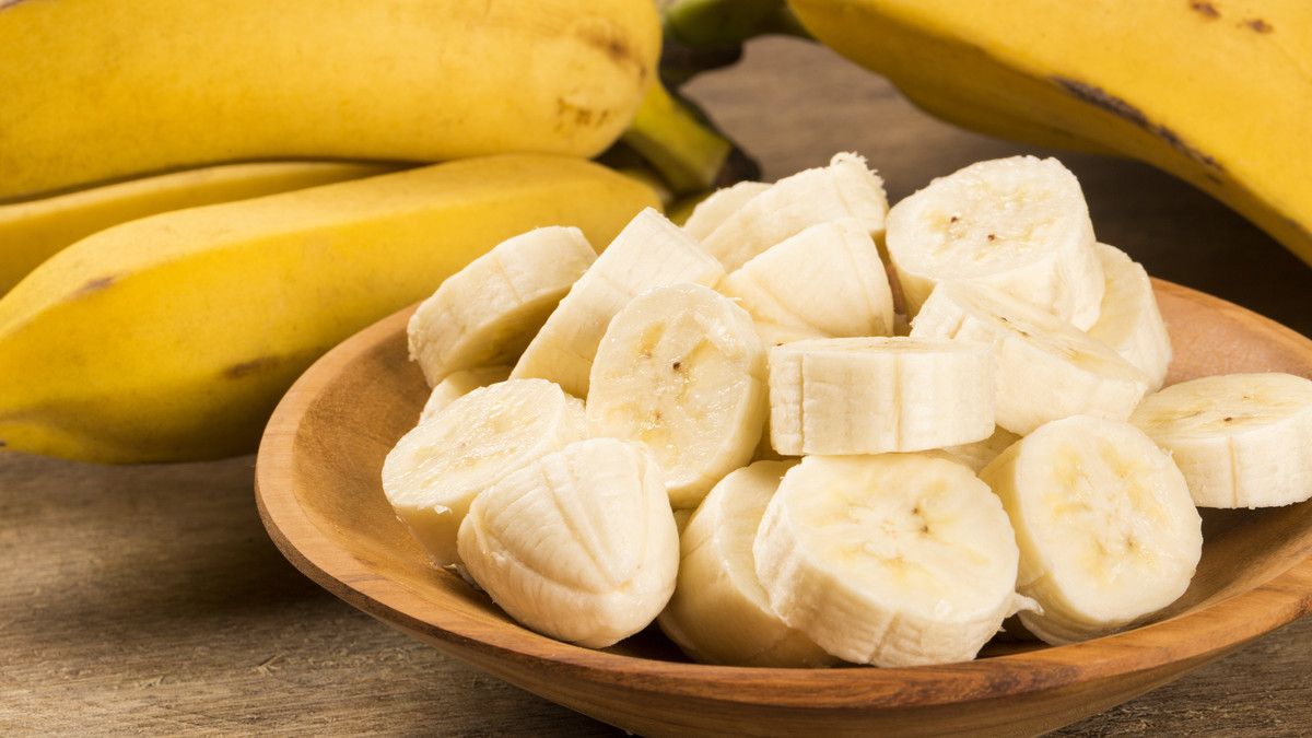 Benarkah Tak Boleh Makan Pisang dan Minum Susu saat Diare?