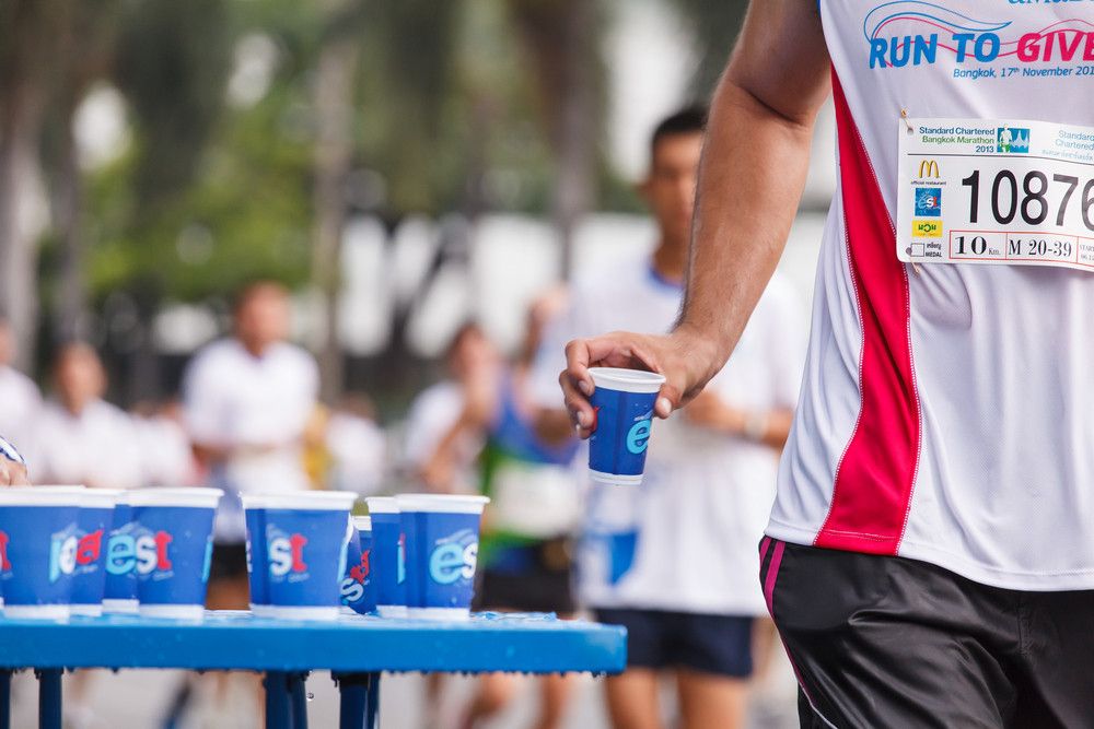 4 Minuman Terbaik Atasi Dehidrasi Saat Ikut Lari Maraton