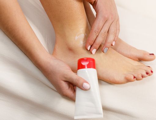 Cara Mengatasi Mata Kaki yang Menghitam