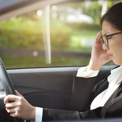 11 Penyebab Sakit Kepala Sebelah Kanan, Gejala Apa?