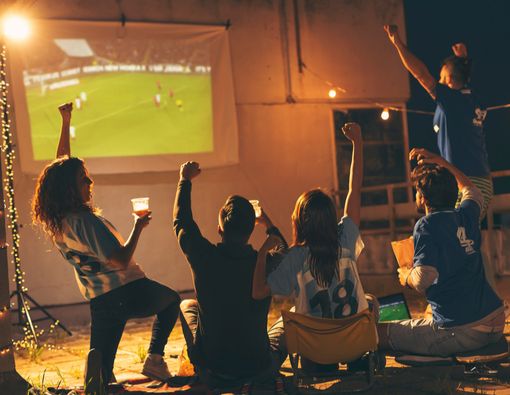 Tips Sehat Begadang Nonton Bola