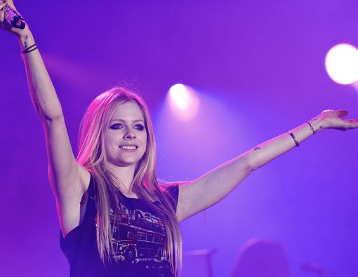 Kenali Lyme Disease yang Dialami Penyanyi Avril Lavigne