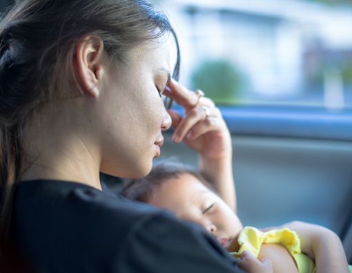 Ibu Habis Melahirkan Rentan Sakit Kepala Akibat Kurang Tidur