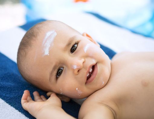 Kapan Anak Boleh Mulai Pakai Sunblock?