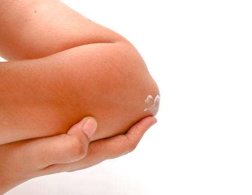 Tips Atasi Kulit Lutut dan Siku yang Kering Menghitam