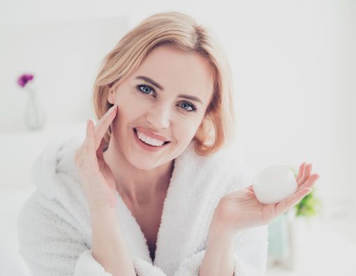 4 Manfaat Krim Malam untuk Kesehatan Kulit