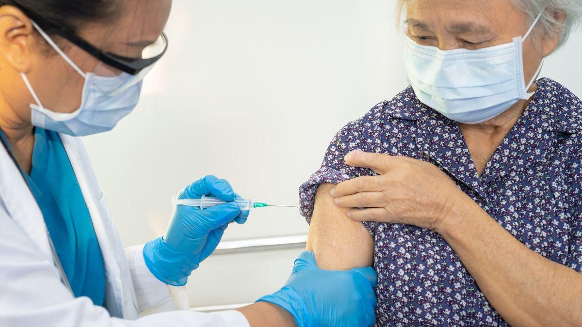 Kemenkes Izinkan Vaksin Booster Kedua untuk Lansia