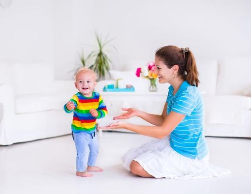 Melatih Bayi Berjalan di Usia 6 Bulan