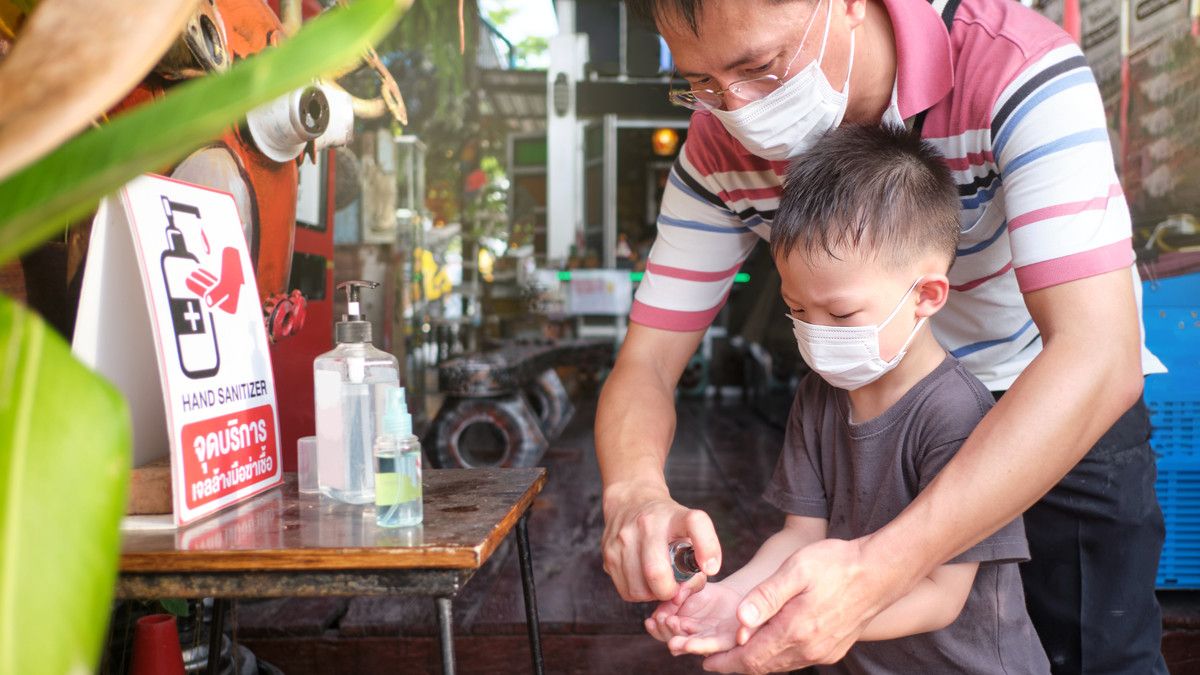 Bolehkah Balita Bersihkan Tangan Pakai Hand Sanitizer?