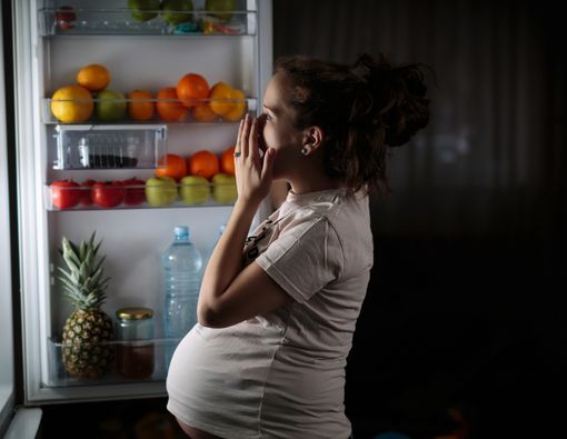 Mengapa Ibu Hamil Sering Lapar di Malam Hari?