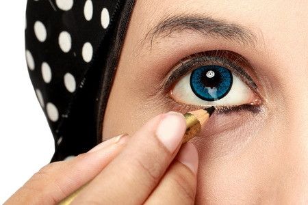 9 Cara Mata Tetap Sehat &amp; Cantik dengan Kosmetik