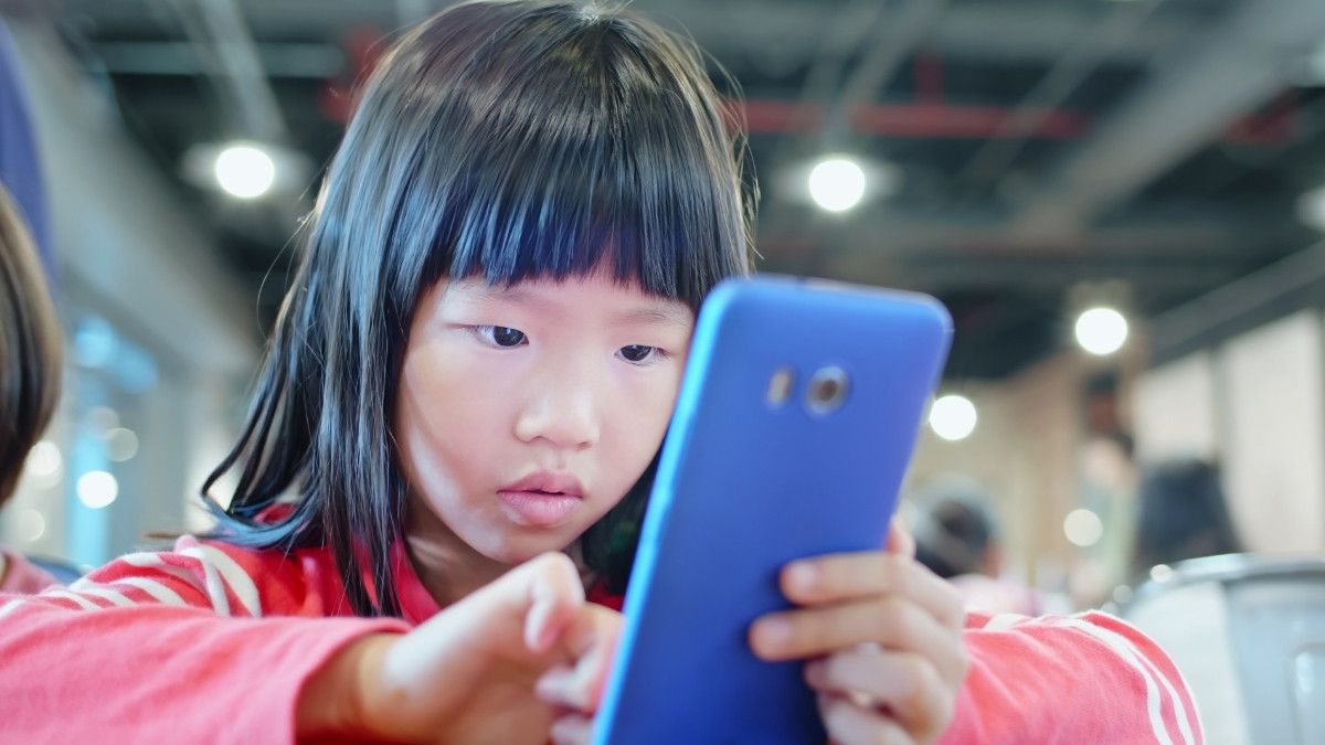 Kecanduan Gawai Tingkatkan Risiko Gangguan Mental pada Anak?