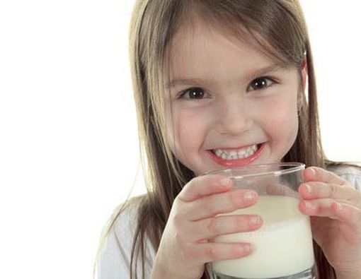 Benarkah Susu Dapat Merusak Gigi Anak?