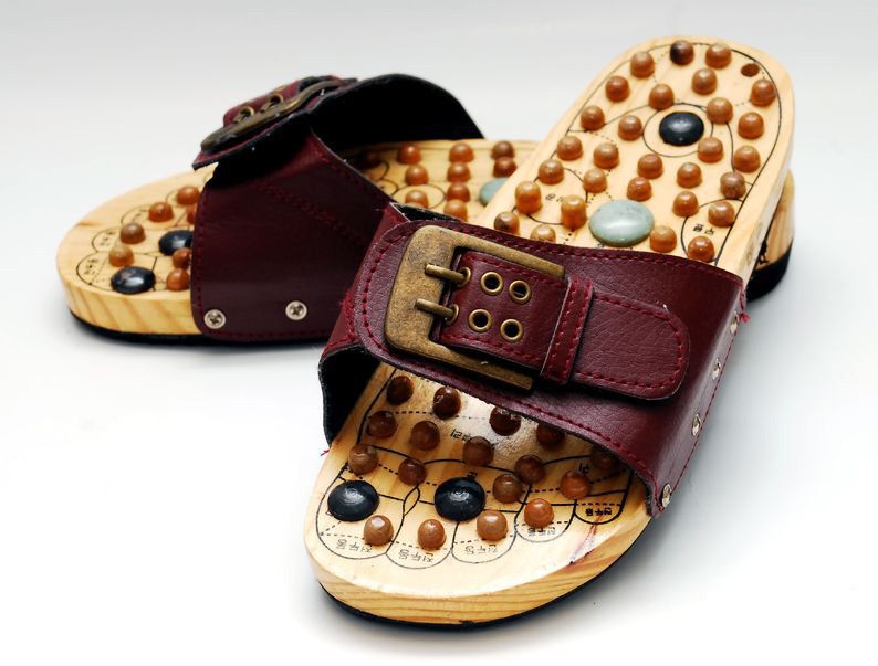 Efektifkah Sandal Refleksologi Atasi Keluhan Rematik?