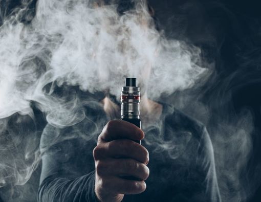 6 Masalah Gigi dan Mulut Akibat Vape