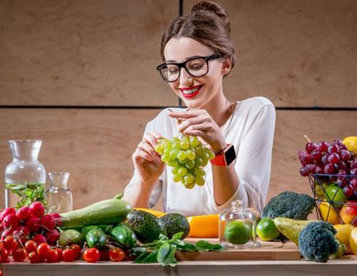 Fakta dan Mitos Cara Makan yang Salah