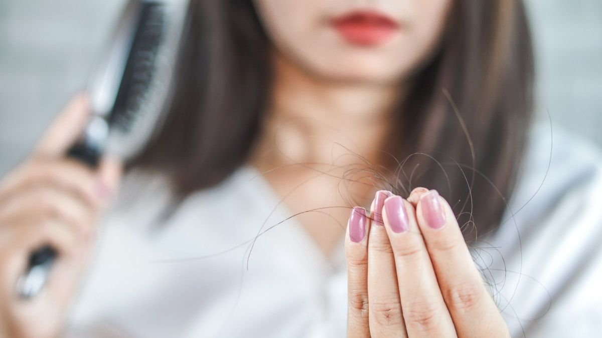 Sering Dianggap Sama, Ini Beda Hair Fall dan Hair Loss