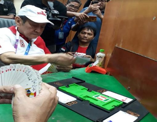 Bridge, Kiat Cegah Pikun ala Bambang Hartono dan Kong Te Yang