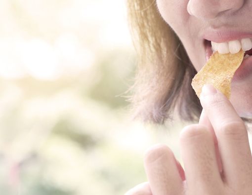 7 Penyebab Anda Ketagihan Camilan Asin