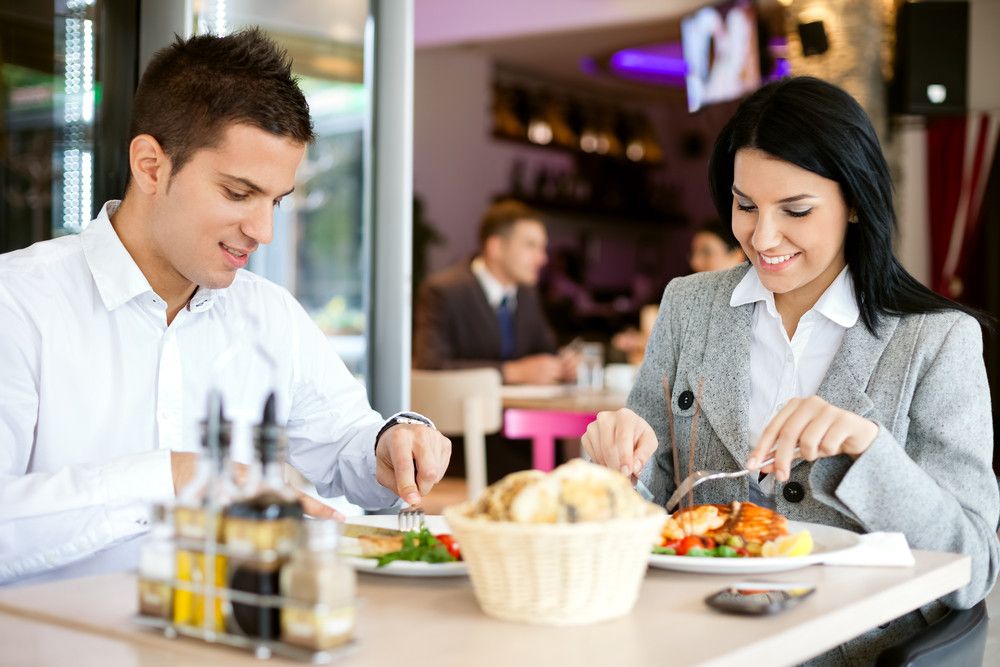 Benarkah Makan Perlahan Bantu Turunkan Berat Badan?