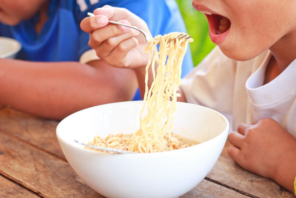 Ini yang Terjadi Jika Anak Hobi Makan Mi Instan