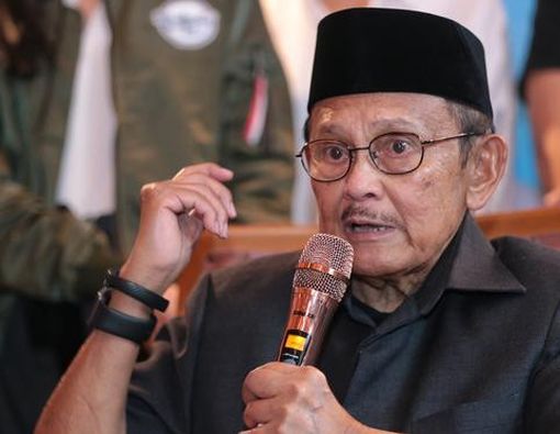 B.J. Habibie Jalani Perawatan karena Kebocoran Klep Jantung