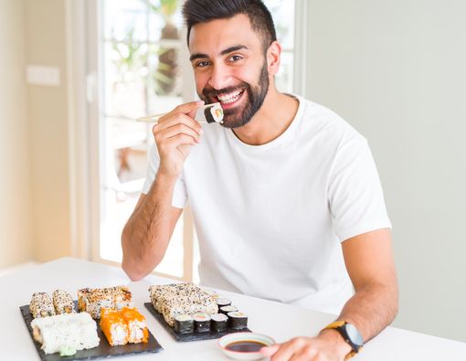 6 Tips Konsumsi Sushi agar Tetap Aman bagi Kesehatan