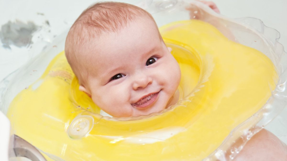 Amankah Anak Berenang dengan Neck Ring?