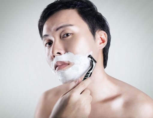 Cukur Setiap Hari, Amankah untuk Kesehatan Kulit Pria?