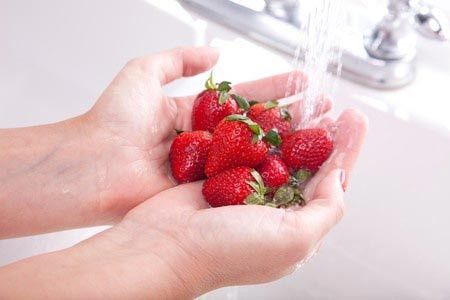 Panduan Mencuci Buah Agar Bebas Pestisida