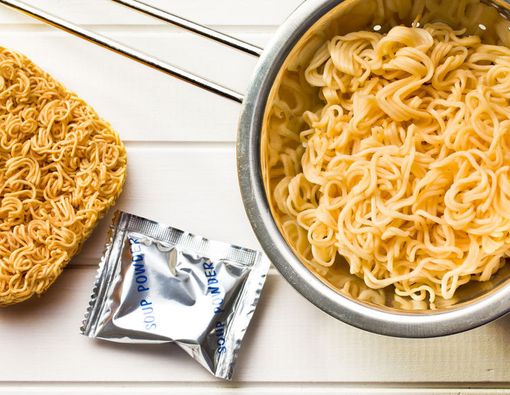 Bumbu Mi Instan yang Dimasak Picu Kanker?