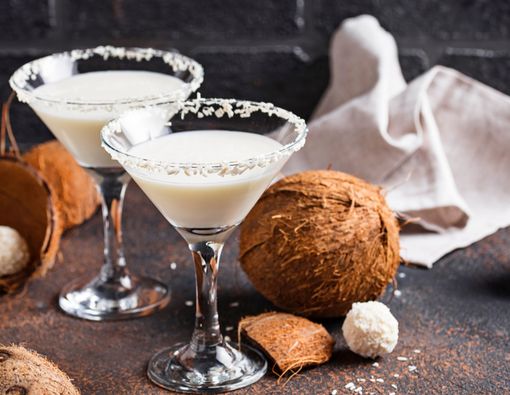 Air Kelapa dalam Cocktail Bermanfaat Kurangi Mabuk!