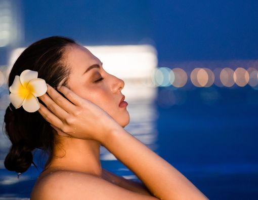 Mengapa Berenang Mampu Menurunkan Stres dan Menenangkan Pikiran