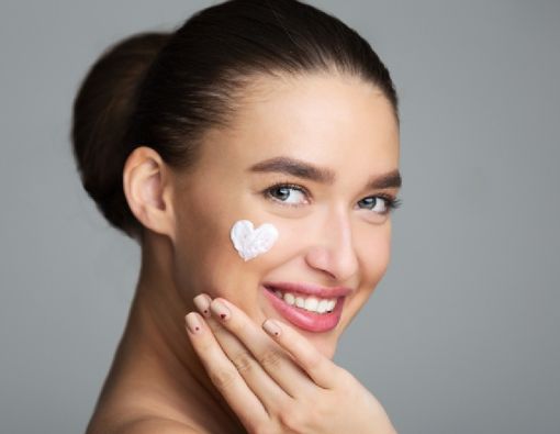 Menyingkap Manfaat Tren Skinimalism untuk Kesehatan Kulit