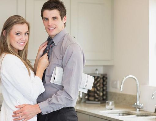 Hubungan Antara Kenaikan Gaji Suami dan Kebahagiaan Istri