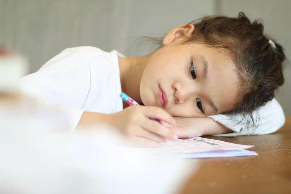 6 Tips Menangani Si Kecil yang Malas Belajar (Mama Belle and the kids/Shutterstock)