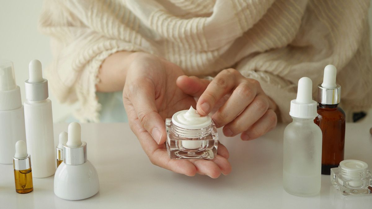 Hindari 6 Bahan Kosmetik Ini Saat Hamil